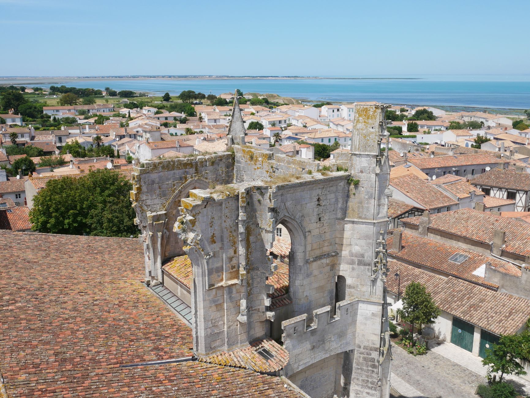 Bâchage de toiture équipe à Calais